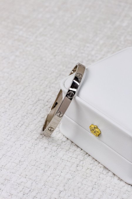 اساور ماركة اصلية